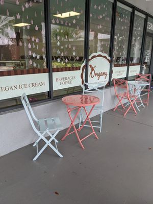 Outdoor seating at Origamy Gelato in Sunrise