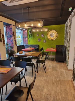  at Más Que la Cresta in Cadiz