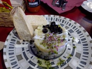 Causa limeña vegana at Más Que la Cresta in Cadiz