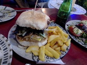 Burger de lenteja trufada at Más Que la Cresta in Cadiz
