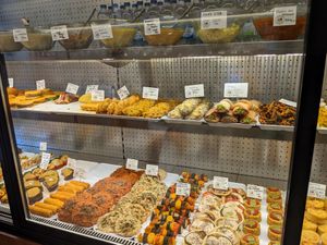 Houmous and other sauces at Artisti del Vegetariano in Milan