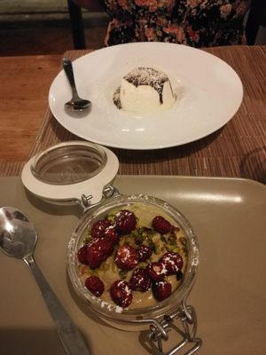 Pistachio tiramisu (front), ice with hot chocolate (back) at aTipico in Palermo