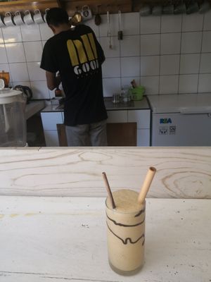 Date Smoothie with Banana, Peanutbutter and cream of coconut at Juju in 
