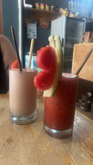 Strawberry smoothie (good), melon‘n‘mint (ok but not amazing)  at Juju in 