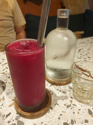 Beat that blended juice (coconut water, beetroot, dragonfruit, dates, ginger, lime) 40k rp at Juju in 