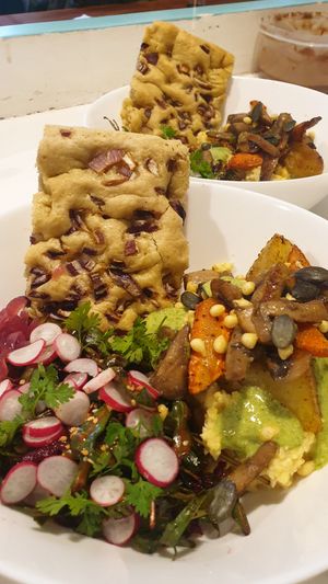 Brunch Vegan Sur Mars & sa légendaire foccacia at Oumalala in Marseille
