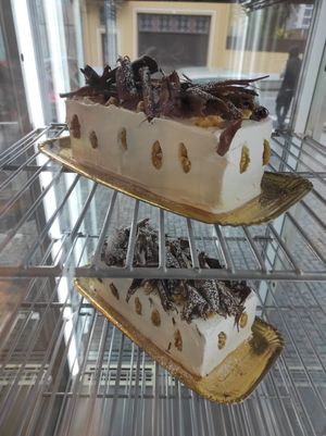 Cakes vegan at Guará in Vila Nova De Gaia