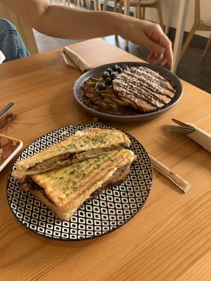 Pancakes and seitan toast   at Guará in Vila Nova De Gaia