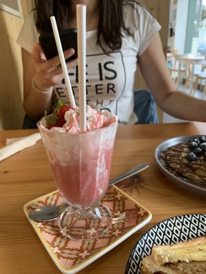 Strawberry Milkshake   at Guará in Vila Nova De Gaia