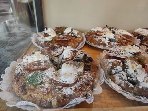 Bolo rei at Guará in Vila Nova De Gaia