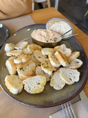 Atun  at Guará in Vila Nova De Gaia