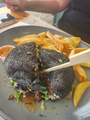 Burgues burger (no meat) at Guará in Vila Nova De Gaia