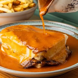 Francesinha à Padoca at Guará in Vila Nova De Gaia