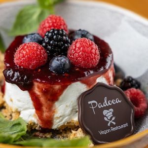 Cheesecake Frutos vermelhos at Guará in Vila Nova De Gaia