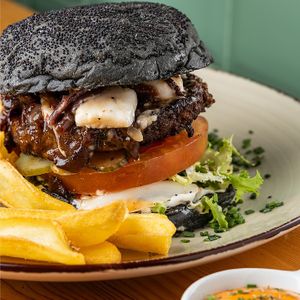 Burger Burguês at Guará in Vila Nova De Gaia