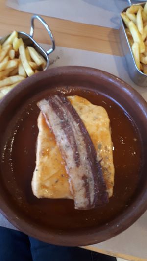 chicken francesinha (WOW) at Guará in Vila Nova De Gaia