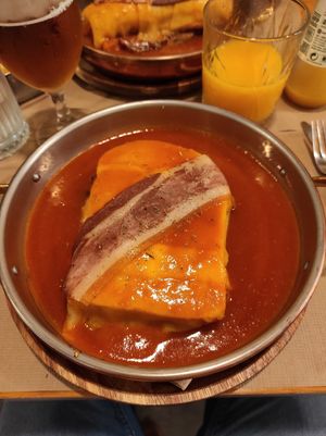 Francesinha á padoca at Guará in Vila Nova De Gaia