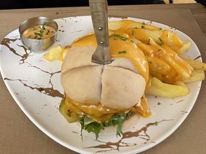 gluten-free burger with cheesy fries  at Guará in Vila Nova De Gaia