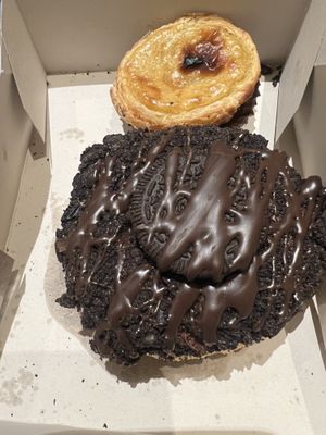 Donut and pasteis de nata   at Guará in Vila Nova De Gaia