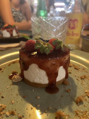 Cheesecake frutos vermelhos  at Guará in Vila Nova De Gaia
