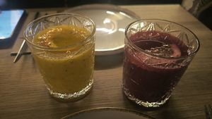 Zumo del día y limonada at Guará in Vila Nova De Gaia