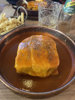 Francesinha n "chicken”  at Guará in Vila Nova De Gaia