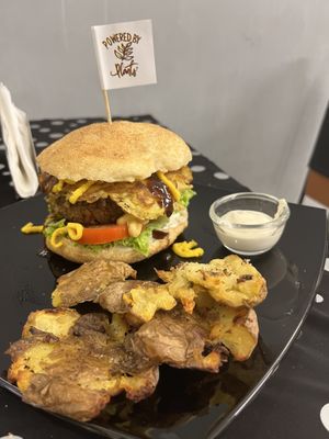 Bangin’ burger 🍔   at Slaughterhouse Vegan in Calangute