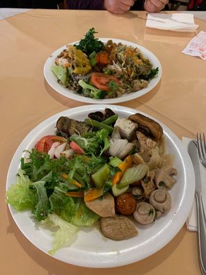 Muita variedade at Lotus Vegetariano in Sao Paulo
