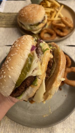 igual ao big mac! muito bom!   at Buddha Burguer in Rio De Janeiro