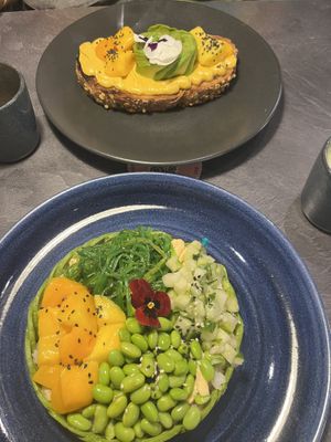 Delicious Poké Mama Mango, Avocado, mango, edamame sushirice 16,25  at The Avocado Show in Leidschendam