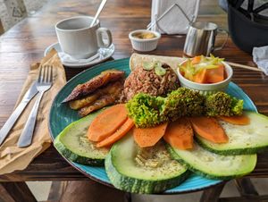 Vegan gallo pinto at Kinsu in Uvita