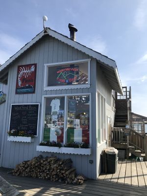 Facade at Finn's Pizza in Homer