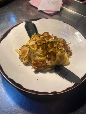 Pasta con crema de burrata ahumada y calabacín fritos  at La Gastrobottega Di Giuseppe in Calpe