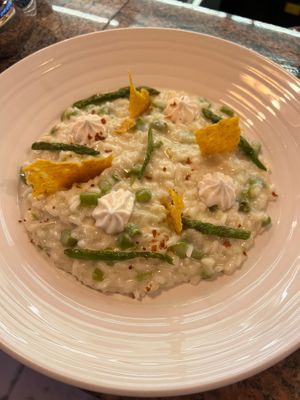 Risotto con crema de queso de cabra, espárragos y chips de parmesano  at La Gastrobottega Di Giuseppe in Calpe