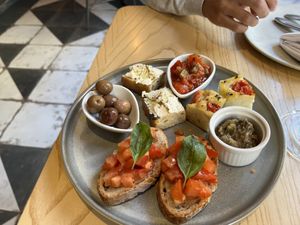 Starter with bruschetta, focaccia, focaccia with homemade vegan cheese, eggplant hummus, olives and ratatouille  at La Gastrobottega Di Giuseppe in Calpe