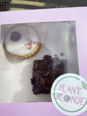 Brownie and sundae biscuit   at Plant Blonde in Glasgow