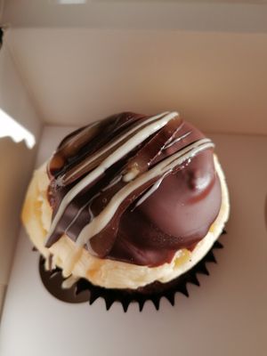 Cupcake at Plant Blonde in Glasgow