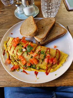 Kichererbsenomlette mit hausgemachtem Brot at Steinhaus1718 in Budingen