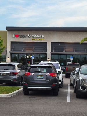  at I Heart Mac & Cheese in Naples