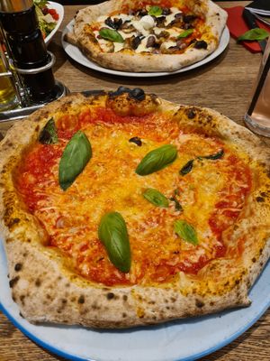 Pizza Margeritha Vegana at Pizza Quartier in Vienna