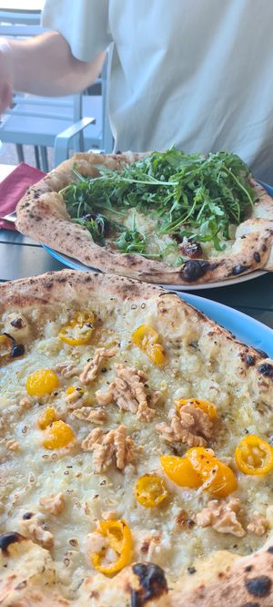 Mit Zucchinicreme und mit Artischockencreme at Pizza Quartier in Vienna