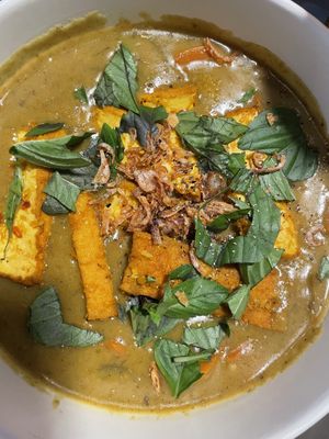 Vietnamese Curry & Rice (Tofu)  at Rock N Rolls in Honolulu