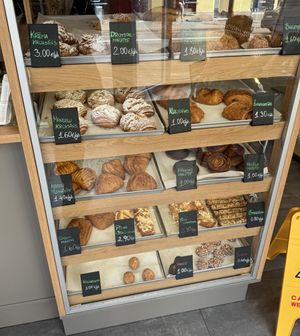 The green writing designates vegan options.  at Foxy's Bake Shop in Riga