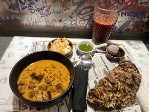 Vegan Menu - Tomato soup, pesto, coleslaw  at Froots & Roots in Barcelona