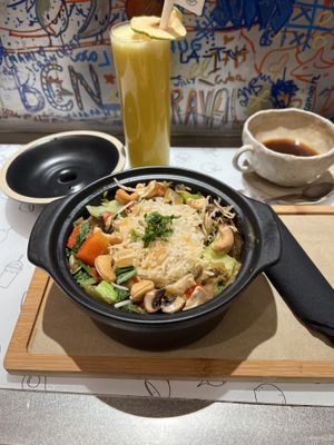 Vegan Thai Curry, „la Hostia"  at Froots & Roots in Barcelona