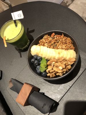 Vegetable Juice and Porridge   at Froots & Roots in Barcelona