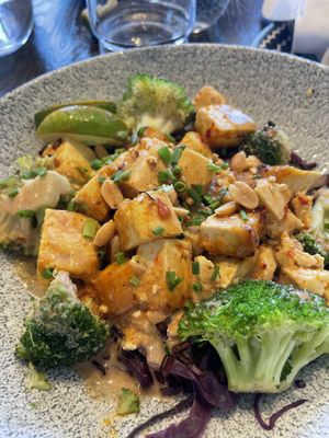 Tofu bowl  at Green Hippo - Töölö in Helsinki