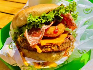 Western Burger w/ bbq sauce✨delicious  #Veganuary at Plant Power Fast Food in Hollywood