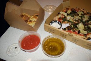 Vida Verde pizza and Knots made vegan with oil and dip on the side mmmmmm  at Pizza Bruno in Orlando