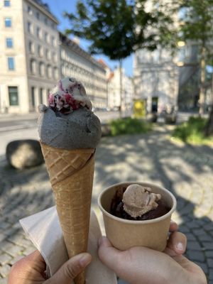 ice scoop & ice pot  at Eisbrunnen - Vegan Ice Cream in Munich